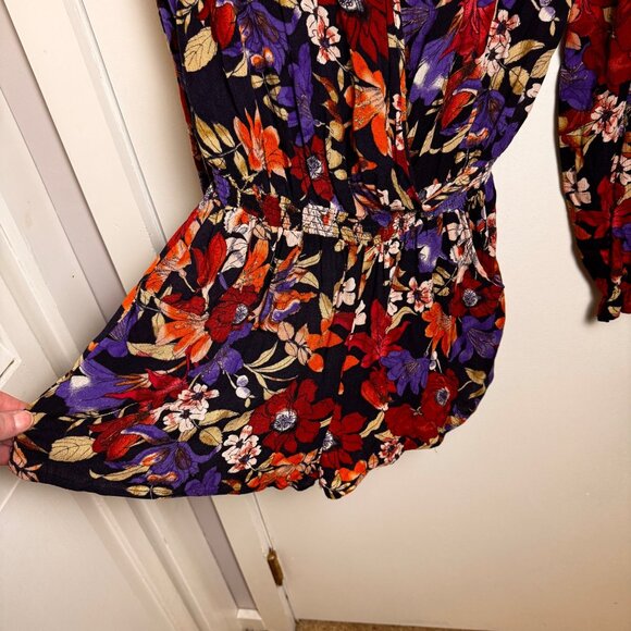 BAND OF GYPSIES COLORFUL FLORAL GAUZY SURPLICE SHORT ROMPER WIGH BALLOON SLEEVES - Picture 4 of 11